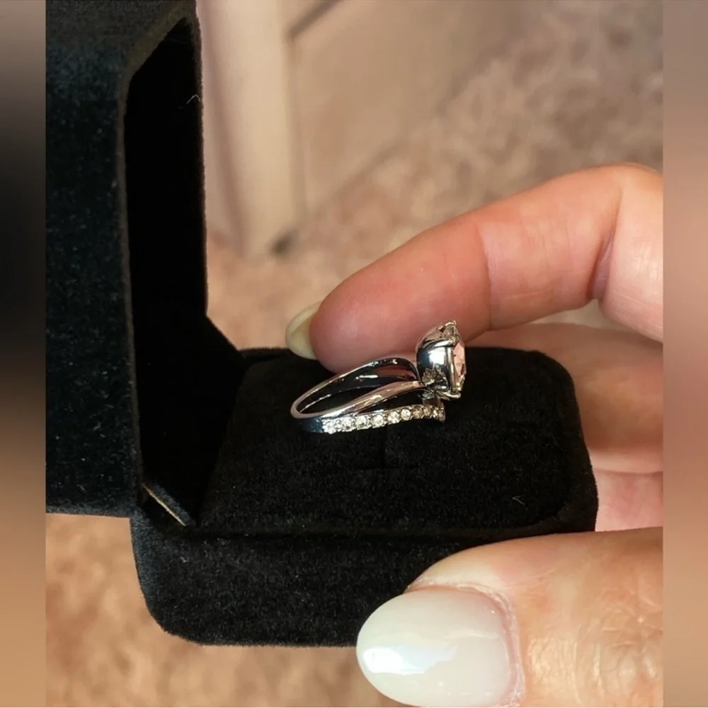 Size 8 Elegant Silver Heart-Shaped Rhinestone Ring New NWT